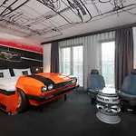 V8 At Motorworld Hotel
