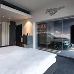 V8 At Motorworld Hotel
