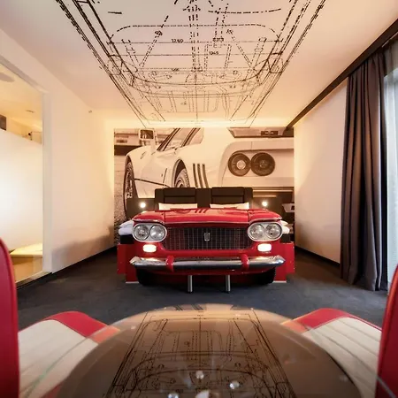 V8 At Motorworld Отель