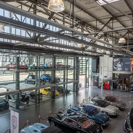 V8 At Motorworld Кёльн