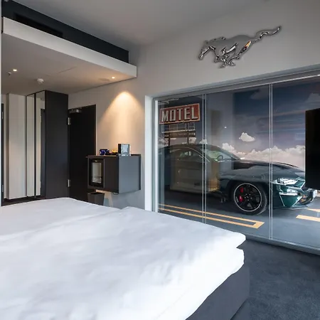 V8 At Motorworld Отель