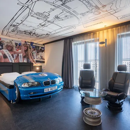 Hotell V8 At Motorworld
