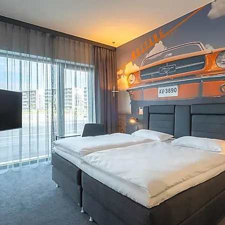 V8 At Motorworld Hotel