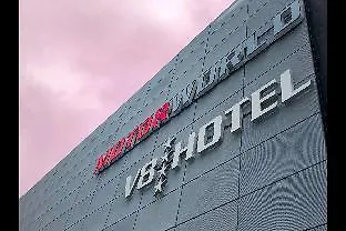 V8 At Motorworld 호텔 4*