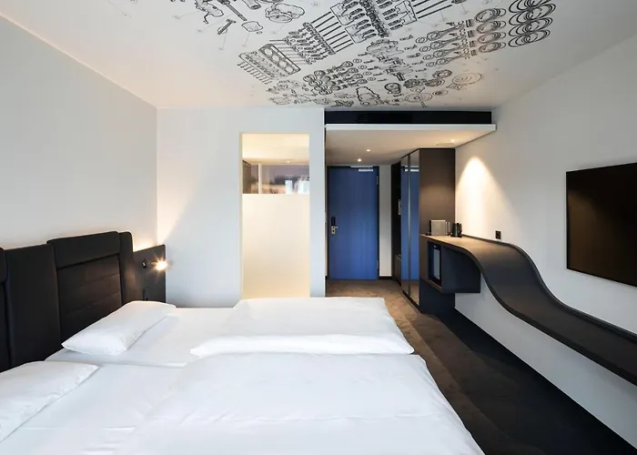 Hotell V8 At Motorworld 4*