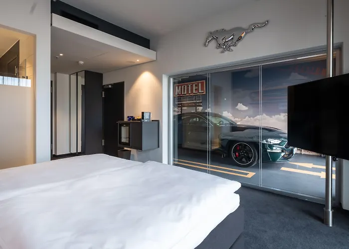 V8 At Motorworld Hotel