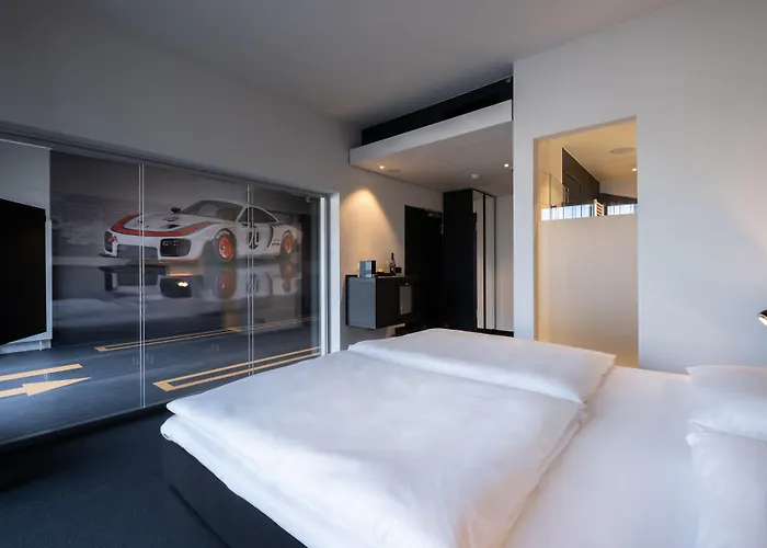 V8 At Motorworld Hotel