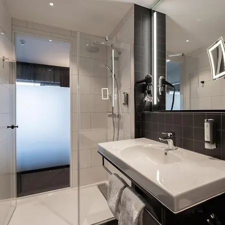 V8 At Motorworld Hotel Keulen