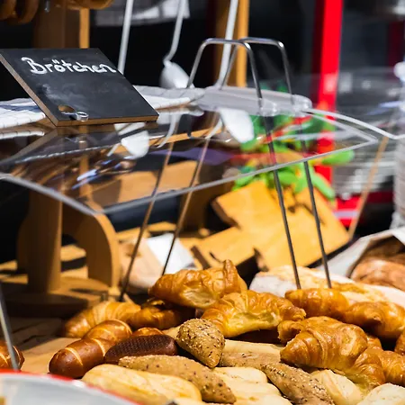 V8 At Motorworld Hotel Keulen