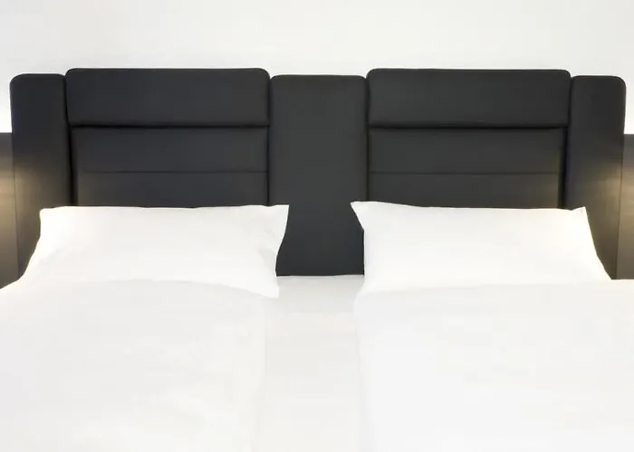 V8 At Motorworld Otel Köln