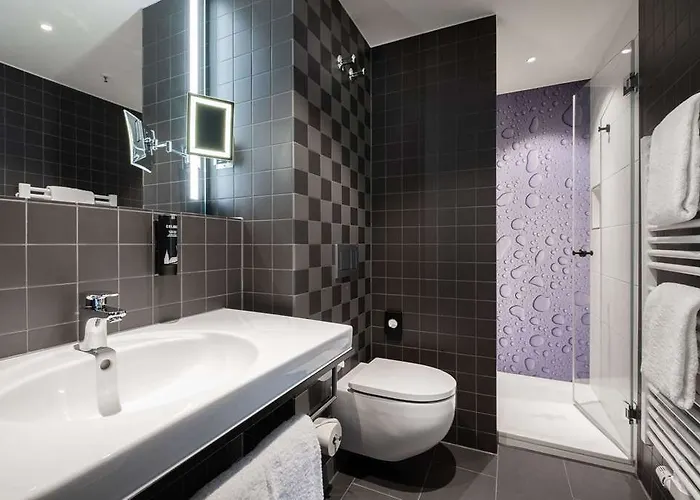 Otel V8 At Motorworld 4*